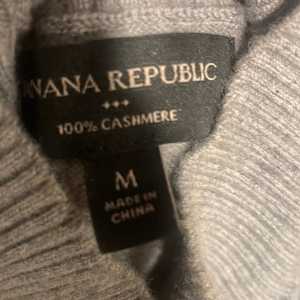 Banana Republic Cashmere Sweater sz. M EUC - Picture 11 of 11